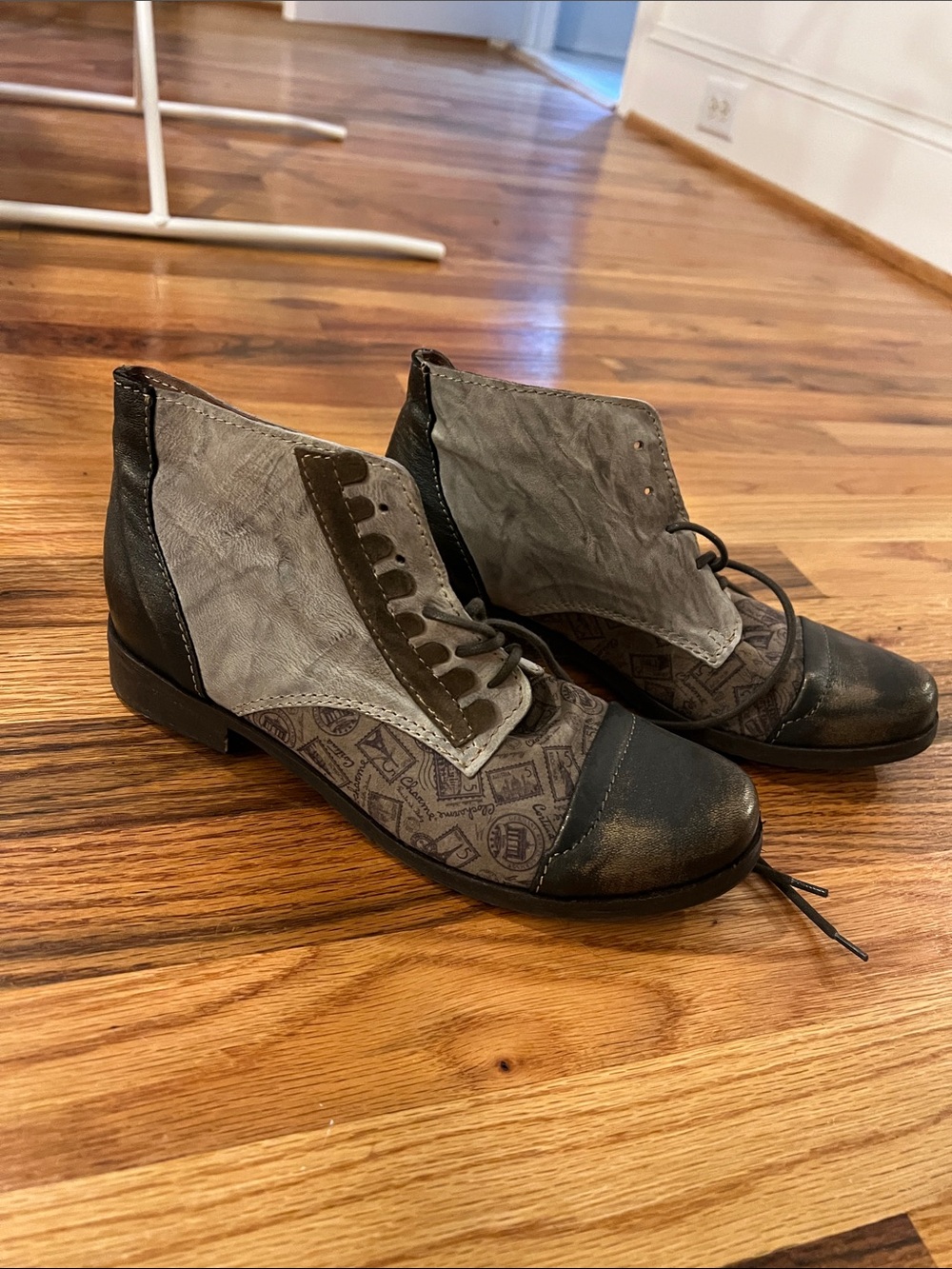 Women's Gray and Black Lace-Up Ankle Boots
